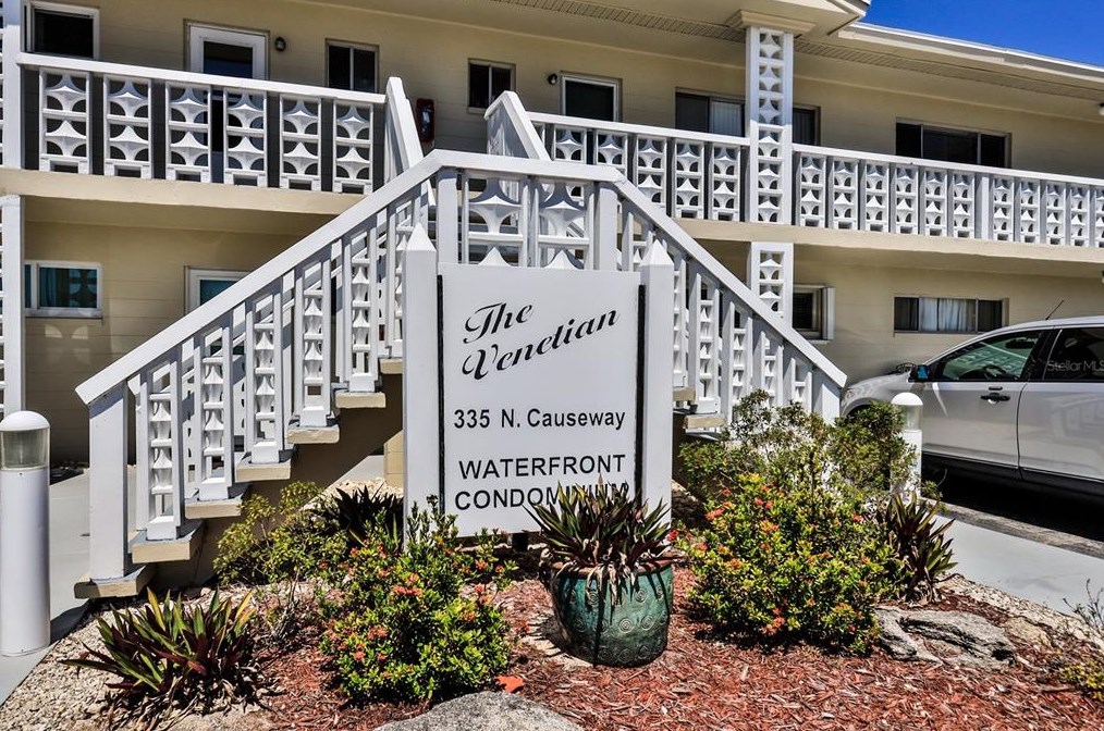 335 Causeway, New Smyrna FL  32169-5242 exterior