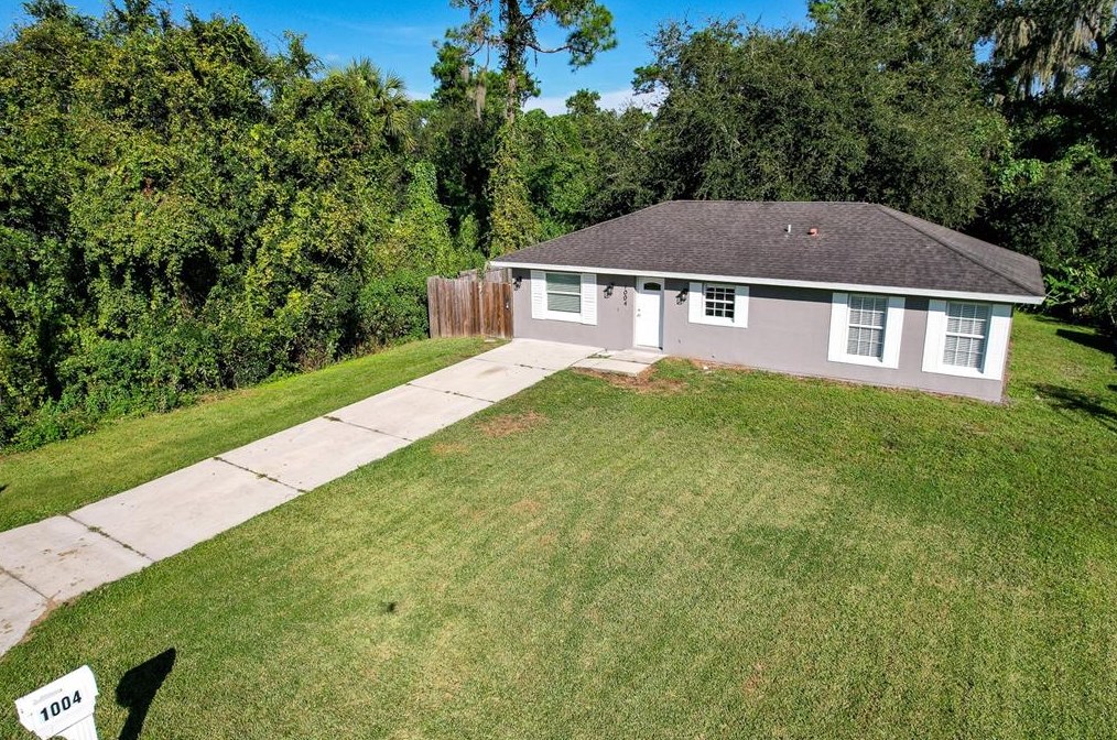 1004 W 7th St, New Smyrna, FL 32168
