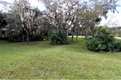 498 Sioux Boulevard, Oak Hill, FL 32759 - Photo 2