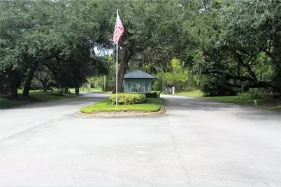 498 Sioux Boulevard, Oak Hill, FL 32759 - Photo 10