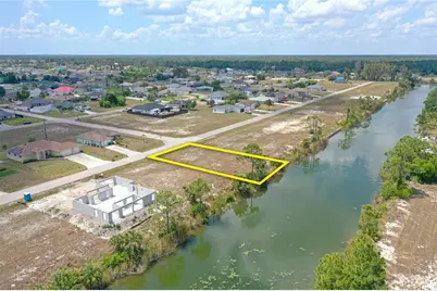 2831 NE 5th Place, Cape Coral, FL 33909 - Photo 8