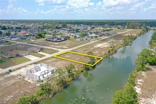 2831 NE 5th Pl, Cape Coral, FL 33909 - Photo 8