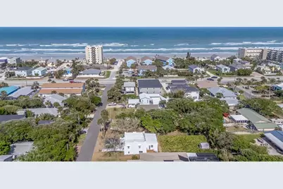 833 E 12th Avenue, New Smyrna Beach, FL 32169 - Photo 2