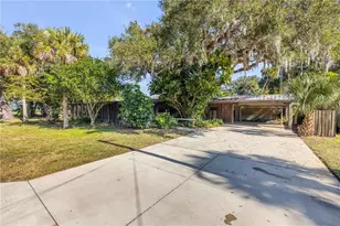 601 S Pine St, New Smyrna Beach, FL 32169 - Photo 2