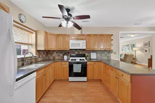 810 E 9th Ave, New Smyrna Beach, FL 32169 - Photo 14
