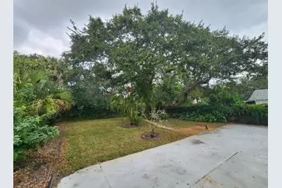 798 E 11th Avenue, New Smyrna Beach, FL 32169 - Photo 16