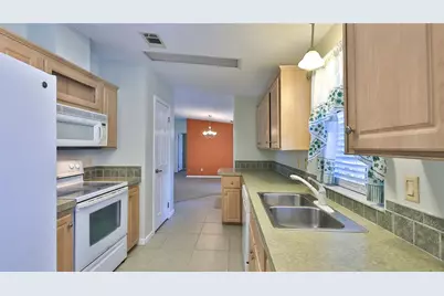 415 Sioux Boulevard, Oak Hill, FL 32759 - Photo 12