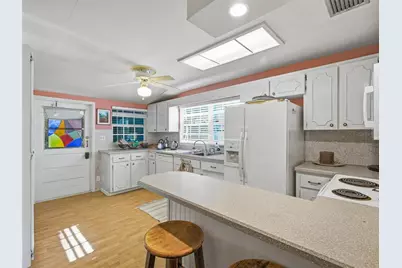 813 E 11th Avenue, New Smyrna Beach, FL 32169 - Photo 34