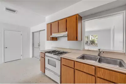 546 Cambridge Circle, South Daytona, FL 32119 - Photo 12