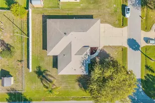 2530 Tamarind Dr, Edgewater, FL 32141 - Photo 2