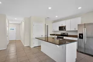 28 BELLA LAGO Cir, Port Orange, FL 32129 - Photo 2