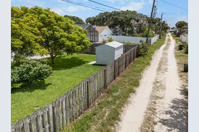 815 E 23rd Avenue, New Smyrna Beach, FL 32169 - Photo 16