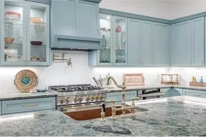807 E 10th Avenue, New Smyrna Beach, FL 32169 - Photo 10