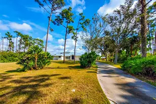 18 Riverfront Dr, Venice, FL 34293 - Photo 2