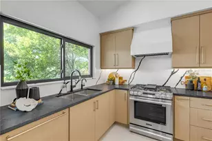 813 E 1st Ave, New Smyrna Beach, FL 32169 - Photo 22