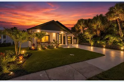 813 E 1st Avenue, New Smyrna Beach, FL 32169 - Photo 4