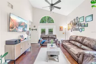 10561 Satinwood Cir, Orlando, FL 32825 - Photo 2