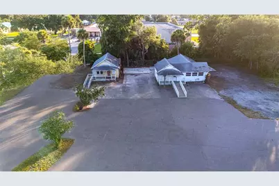 1042 N Dixie Freeway, New Smyrna Beach, FL 32168 - Photo 4