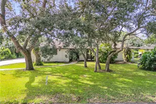 530 Club House Blvd, New Smyrna Beach, FL 32168 - Photo 2