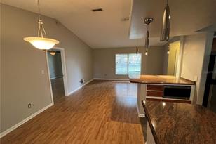 8220 Wellsmere Cir, Orlando, FL 32835 - Photo 6