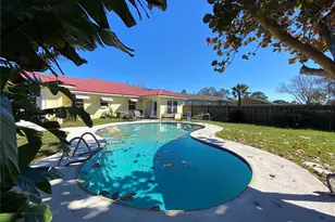 910 Lake Ave, Edgewater, FL 32132 - Photo 2