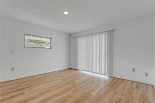 2351 Woodcrest Dr - Photo 4