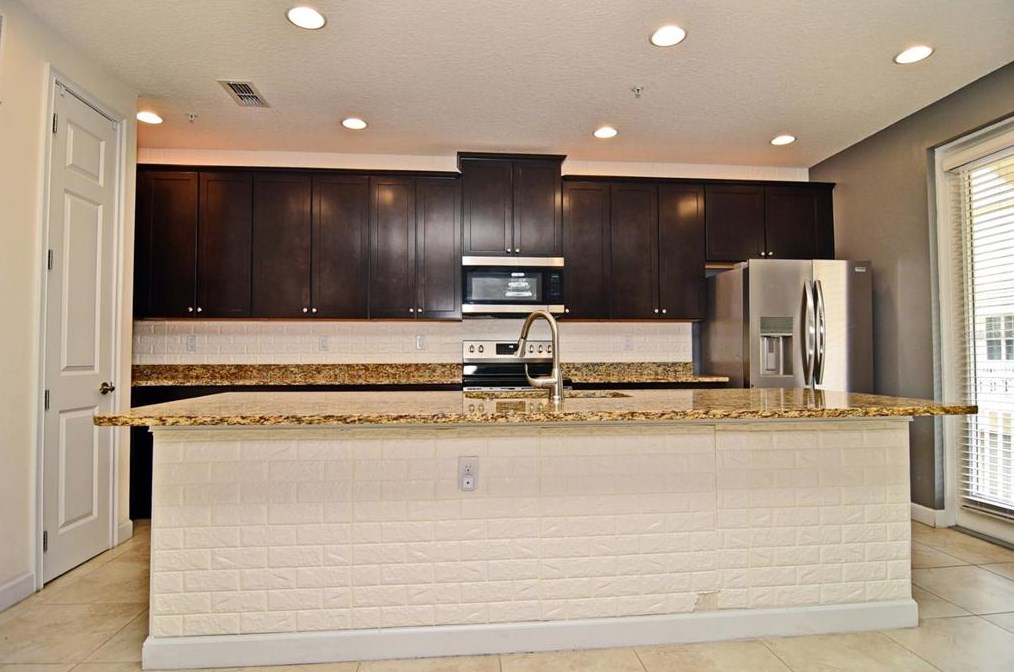 657 Hangnest Ln, Lake Mary FL  32746-7658 exterior
