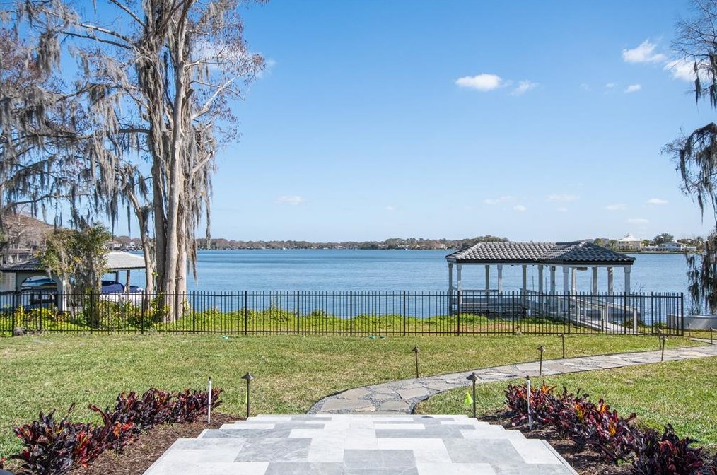 570 Manor Rd, Maitland FL  32751-5760 exterior