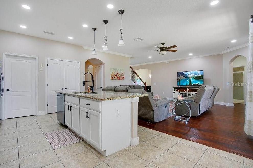 2327 Sebago Dr, Lakeland FL 33805-8005 exterior