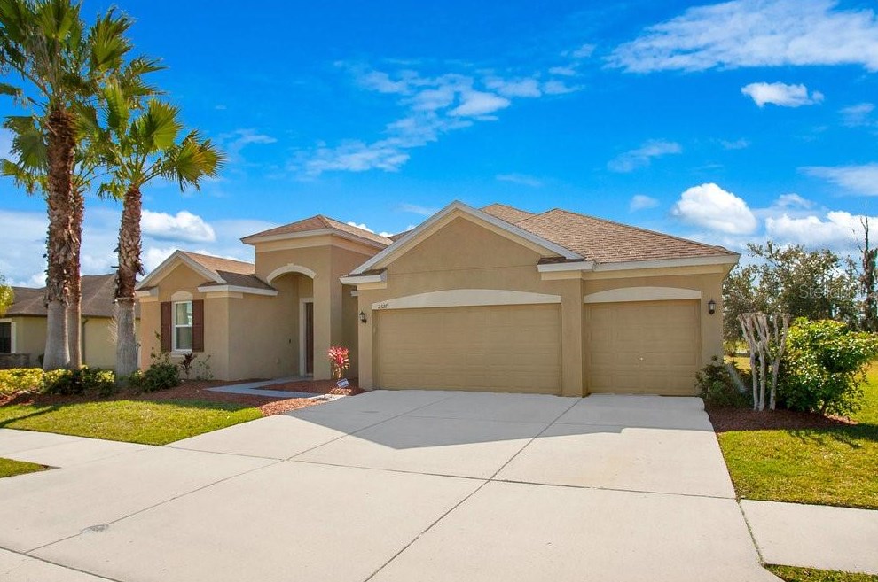 2327 Sebago Dr, Lakeland FL 33805-8005 exterior