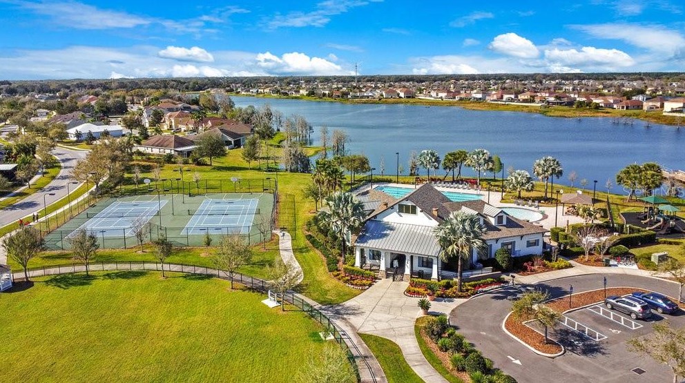 2327 Sebago Dr, Lakeland FL 33805-8005 exterior