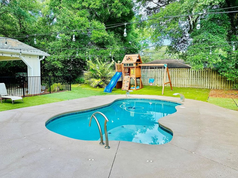 2361 Dartmouth Rd, Deland, FL 32724-8406