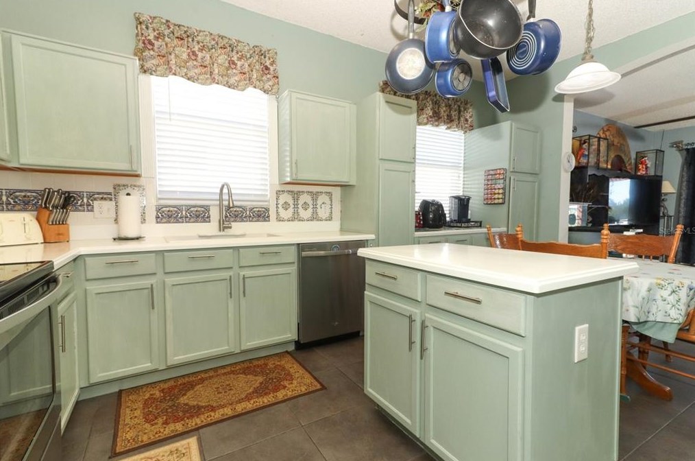 4927 Adair Oak Dr, Orlando FL 32829-8224 exterior