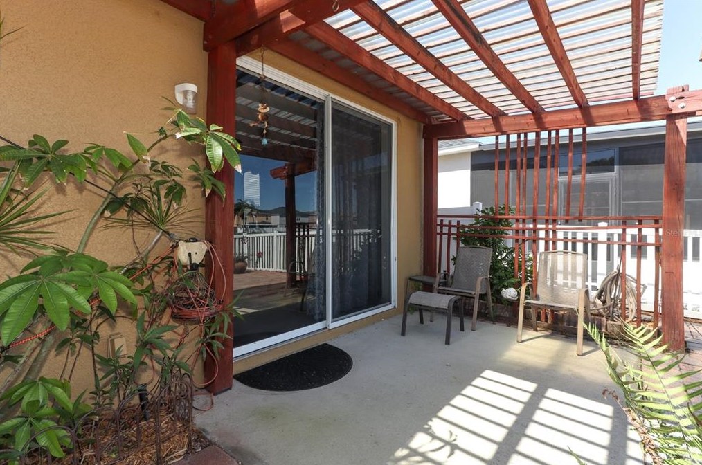 4927 Adair Oak Dr, Orlando FL 32829-8224 exterior