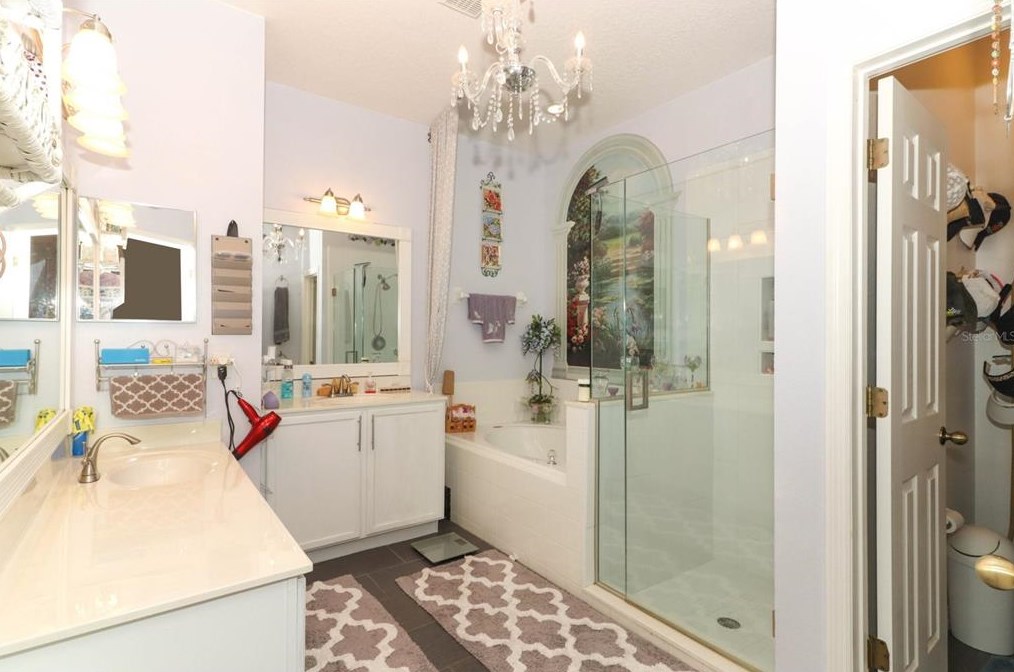 4927 Adair Oak Dr, Orlando FL 32829-8224 exterior