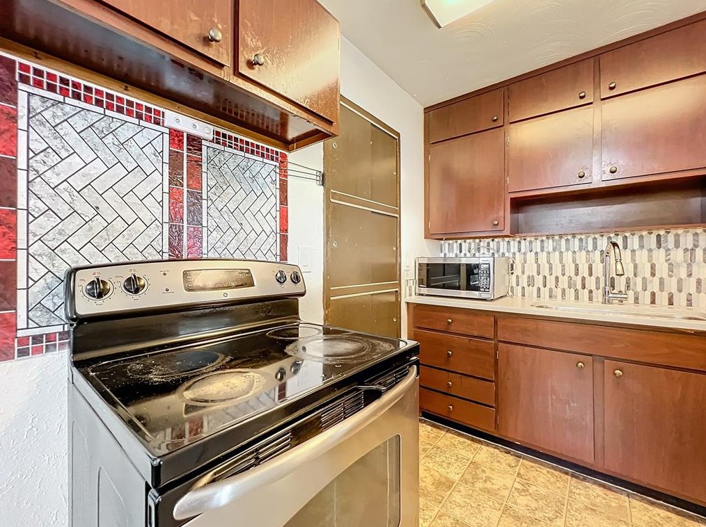 1220 Helen St, Apopka FL  32703-6813 exterior