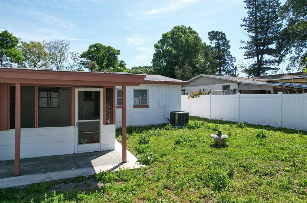 1220 Helen St, Apopka FL  32703-6813 exterior