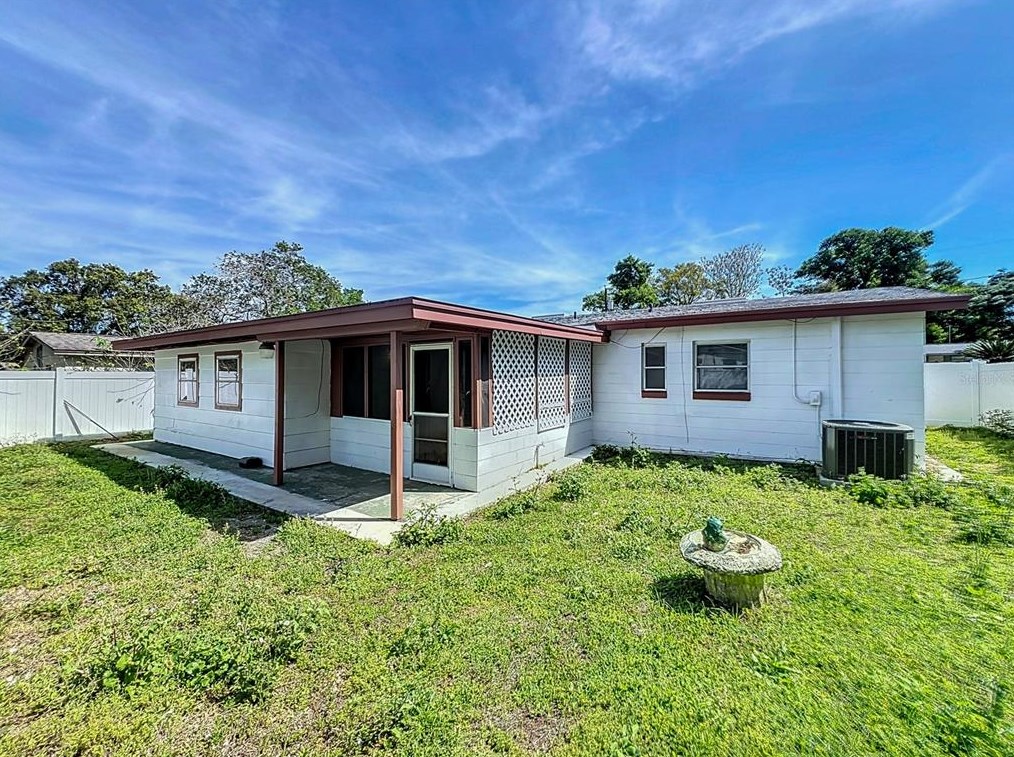 1220 Helen St, Apopka FL  32703-6813 exterior