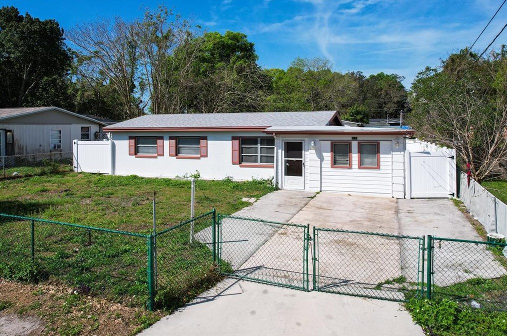 1220 Helen St, Apopka, FL 32703-6813