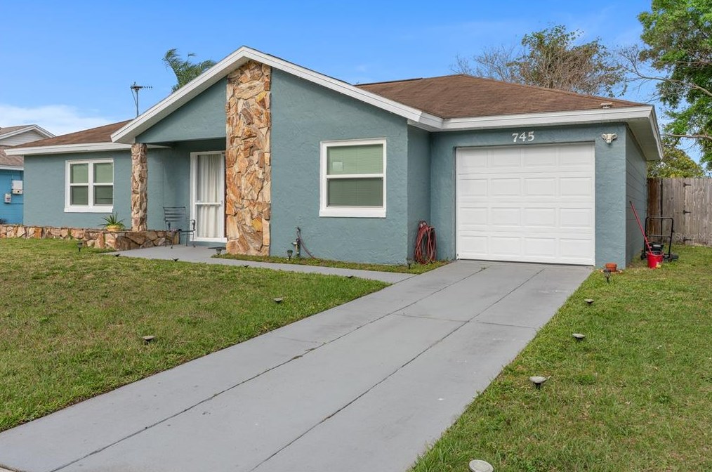 745 California Woods Cir, Orlando, FL 32824-8810