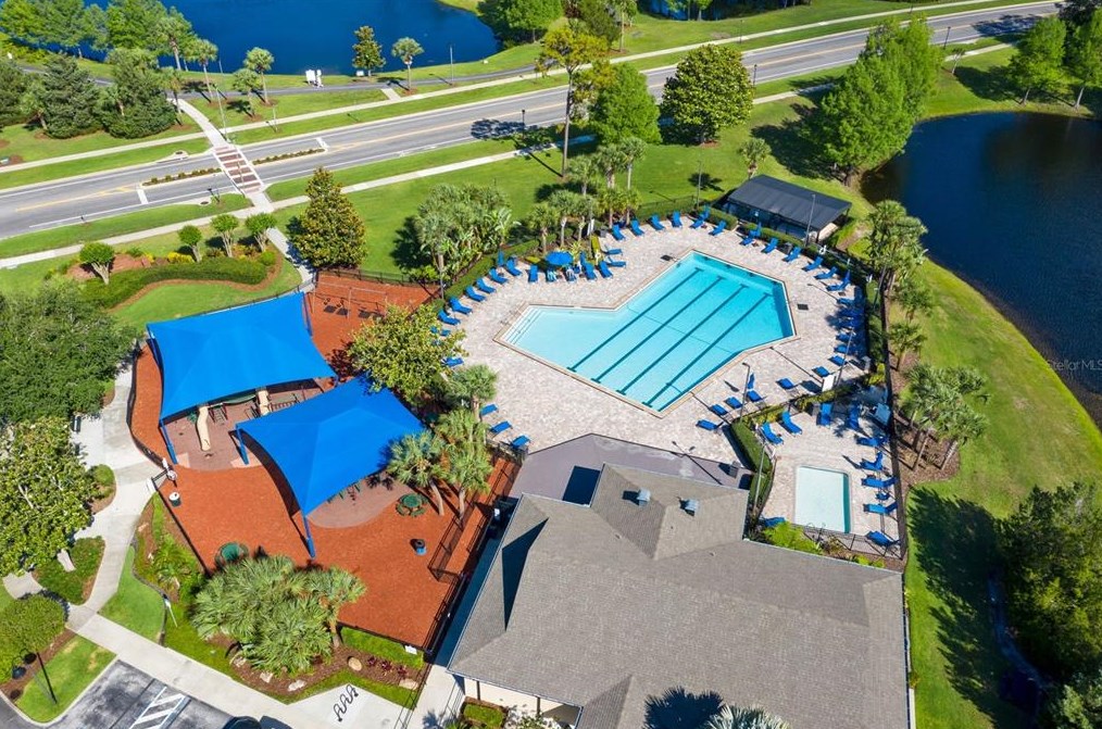 13556 Emeraldview Dr, Orlando FL  32828-8409 exterior