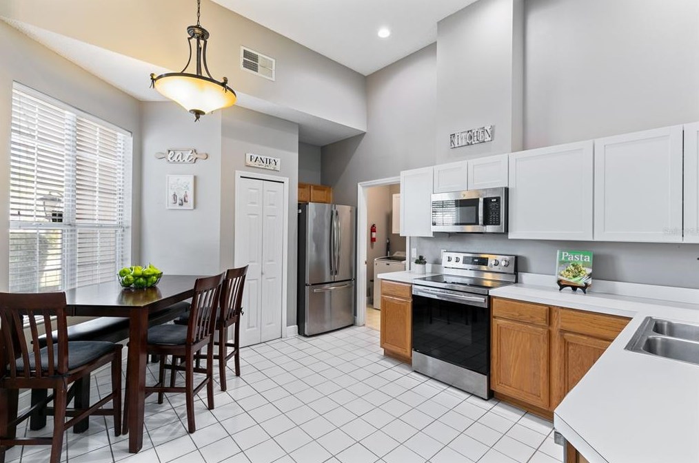 13556 Emeraldview Dr, Orlando FL  32828-8409 exterior