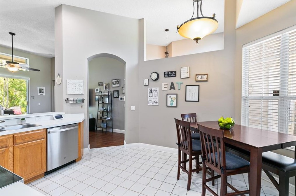 13556 Emeraldview Dr, Orlando FL  32828-8409 exterior