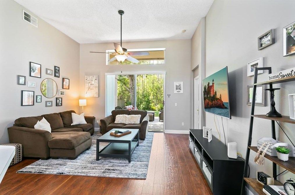 13556 Emeraldview Dr, Orlando FL  32828-8409 exterior