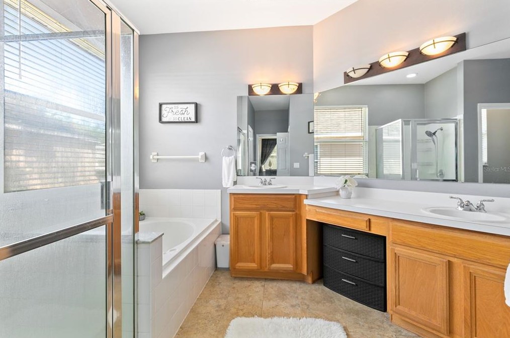 13556 Emeraldview Dr, Orlando FL  32828-8409 exterior