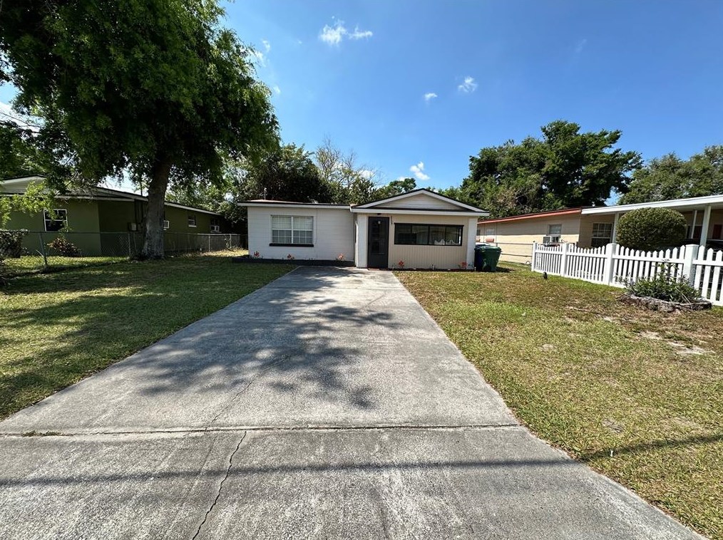 2205 5th St, Winter Haven, FL 33881-1619