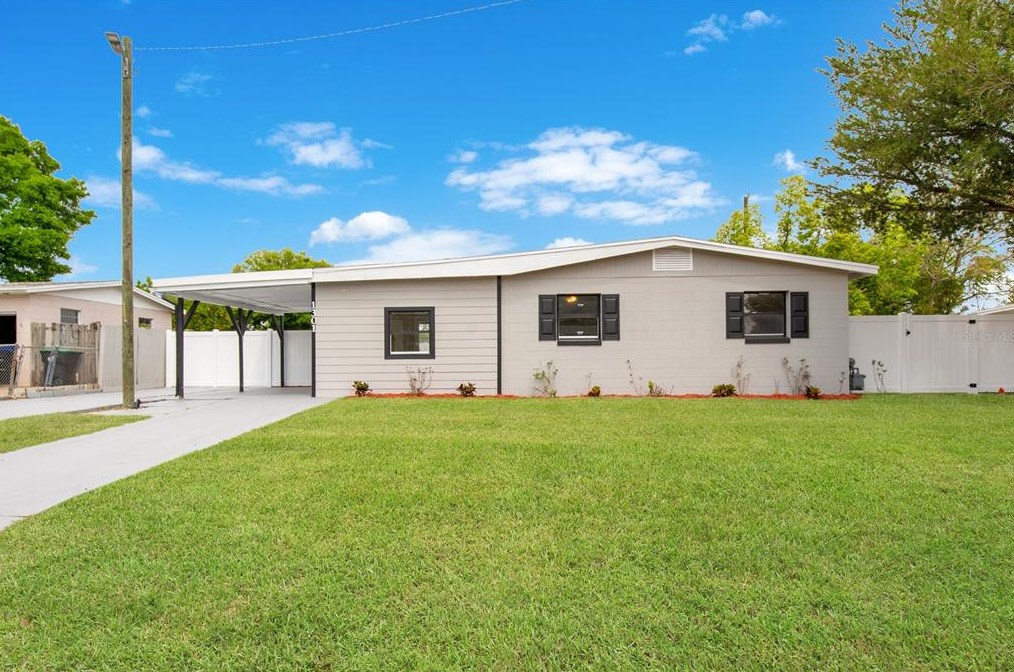 1301 Admiral Dr, Apopka, FL 32703-3720