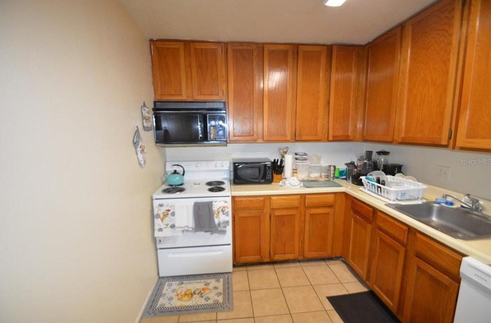 3982 Versailles Dr, Orlando, FL 32808-2235