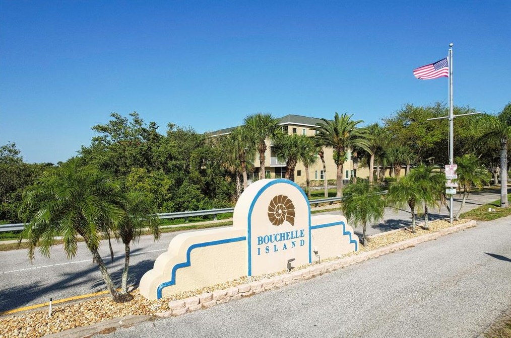 462 Bouchelle Dr, New Smyrna FL  32169-5463 exterior