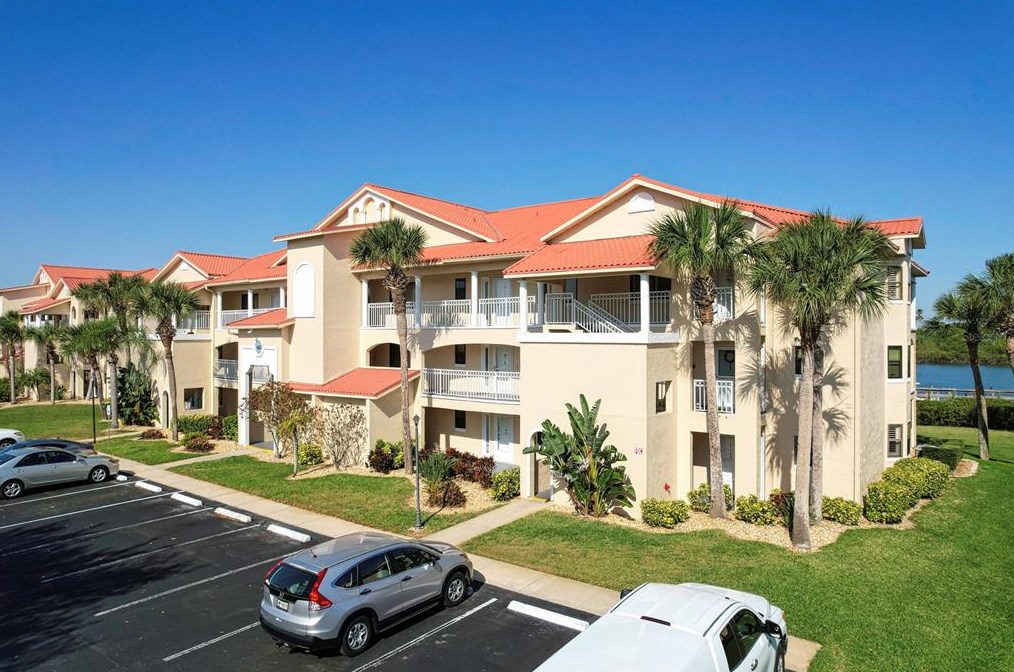 462 Bouchelle Dr #203, New Smyrna, FL 32169